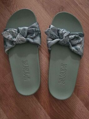 PINK Victoria's Secret Olive Green Knotted Slide Sandals